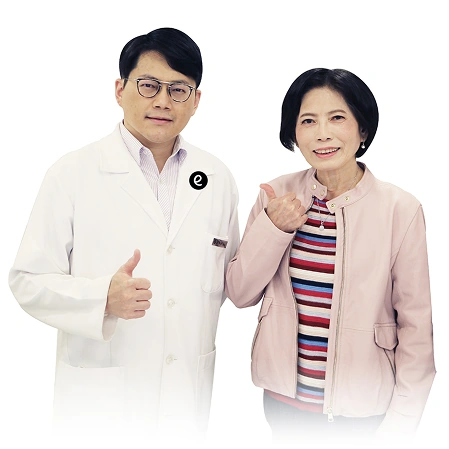 士林大學眼科 黃宇軒院長為媽媽手術